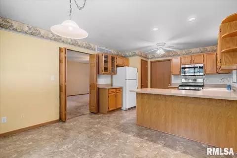 2924 Lakeshire Dr, Springfield, IL 62707 photo 7