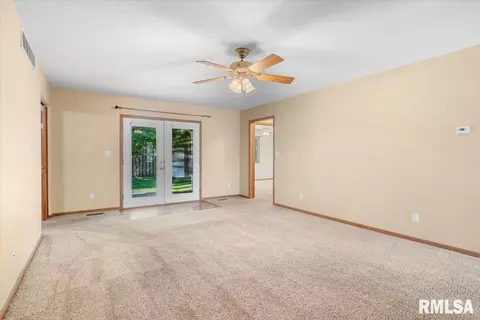 2924 Lakeshire Dr, Springfield, IL 62707 photo 3