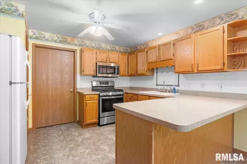 2924 Lakeshire Dr, Springfield, IL 62707 photo 8