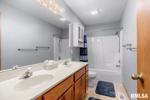 2924 Lakeshire Dr, Springfield, IL 62707 photo 17