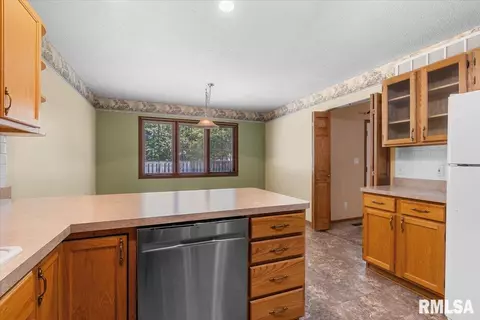 2924 Lakeshire Dr, Springfield, IL 62707 photo 11