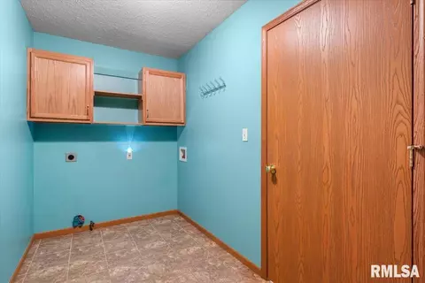 2924 Lakeshire Dr, Springfield, IL 62707 photo 13