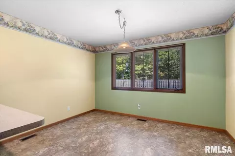 2924 Lakeshire Dr, Springfield, IL 62707 photo 9