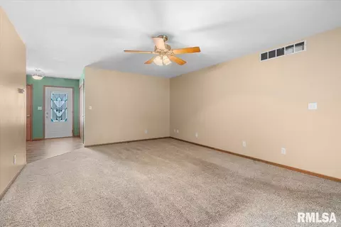 2924 Lakeshire Dr, Springfield, IL 62707 photo 5