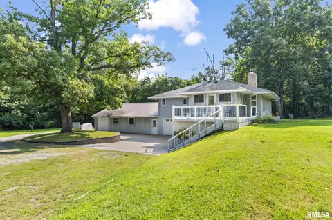 13050 Blooming Grove Rd, Palmyra, IL 62674
