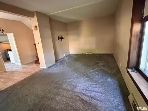 Living - 2146 Yale Blvd, Springfield, IL 62703 photo 3 of 3