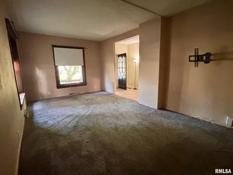 Living - 2146 Yale Blvd, Springfield, IL 62703 photo 1 of 3