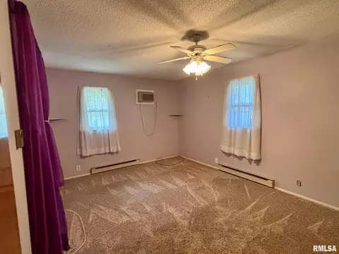 Bedroom - 2146 Yale Blvd, Springfield, IL 62703 photo 1 of 6
