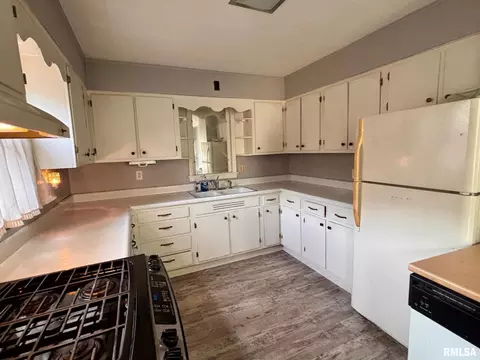 Kitchen - 2146 Yale Blvd, Springfield, IL 62703 photo 1 of 1