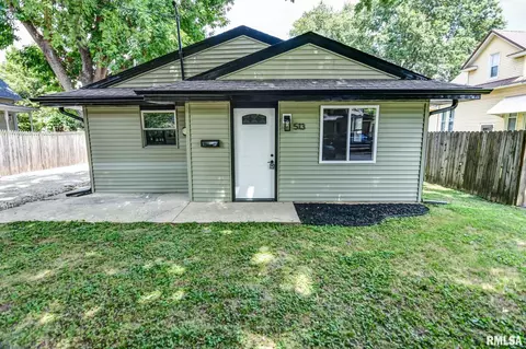 513 E Oak St, Taylorville, IL 62568