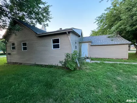 500 SE 6th St, Morrisonville, IL 62546
