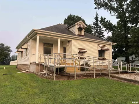 1814 E 1650th St, Paloma, IL 62359