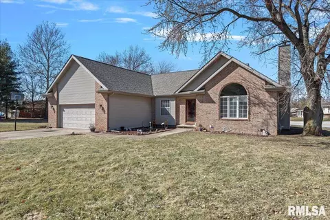 17585 Ivy Dr, Petersburg, IL 62675