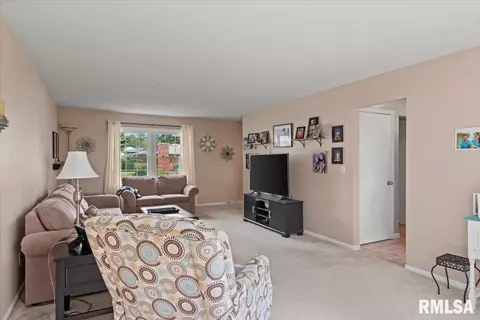 2424 Manchester Dr, Springfield, IL 62707 photo 7