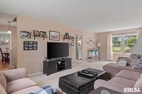 2424 Manchester Dr, Springfield, IL 62707 photo 6