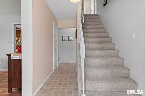2424 Manchester Dr, Springfield, IL 62707 photo 4