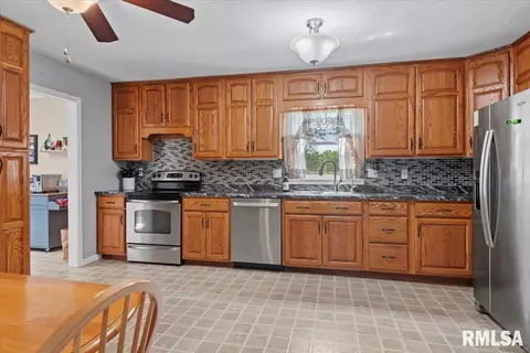 2424 Manchester Dr, Springfield, IL 62707 photo 11