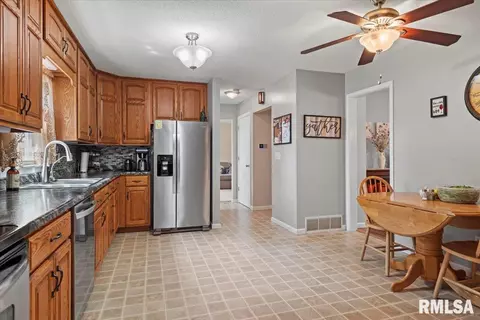 2424 Manchester Dr, Springfield, IL 62707 photo 12
