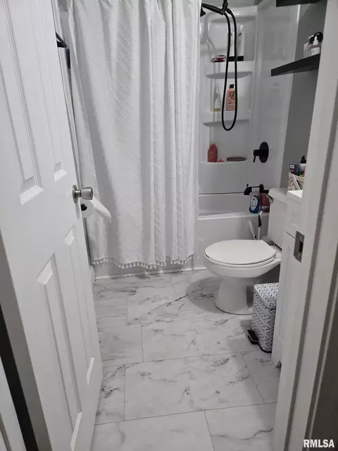 Bath - 3009 Terra Ct, Springfield, IL 62707 photo 3 of 3