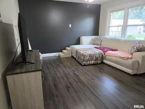 Living - 3009 Terra Ct, Springfield, IL 62707 photo 1 of 3