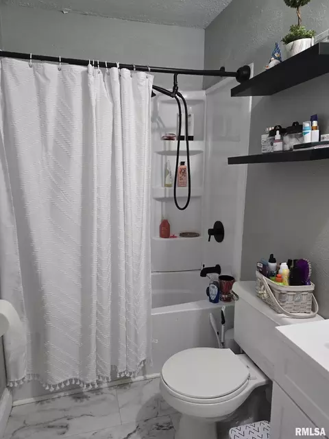Bath - 3009 Terra Ct, Springfield, IL 62707 photo 1 of 3