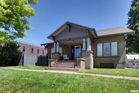 129 E Main St, Mount Sterling, IL 62353