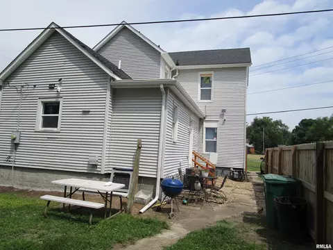 Exterior - 1617 N Peoria Rd, Springfield, IL 62702 photo 4 of 7