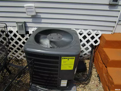 Other - 1617 N Peoria Rd, Springfield, IL 62702 photo 2 of 20
