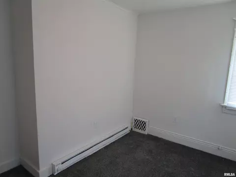 Bedroom - 1617 N Peoria Rd, Springfield, IL 62702 photo 17 of 19
