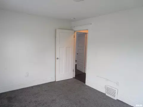 Bedroom - 1617 N Peoria Rd, Springfield, IL 62702 photo 9 of 19