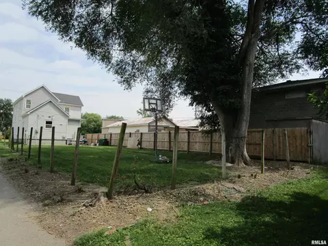 Exterior - 1617 N Peoria Rd, Springfield, IL 62702 photo 2 of 7