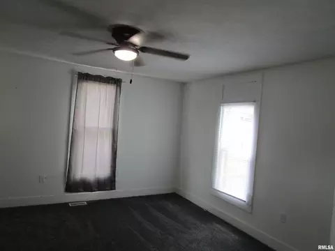 Bedroom - 1617 N Peoria Rd, Springfield, IL 62702 photo 4 of 19