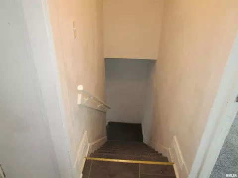 Entry Way - 1617 N Peoria Rd, Springfield, IL 62702 photo 4 of 8