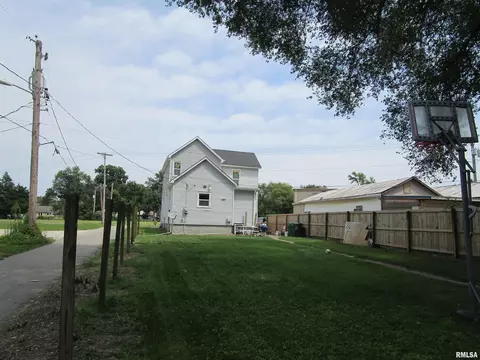 Exterior - 1617 N Peoria Rd, Springfield, IL 62702 photo 1 of 7