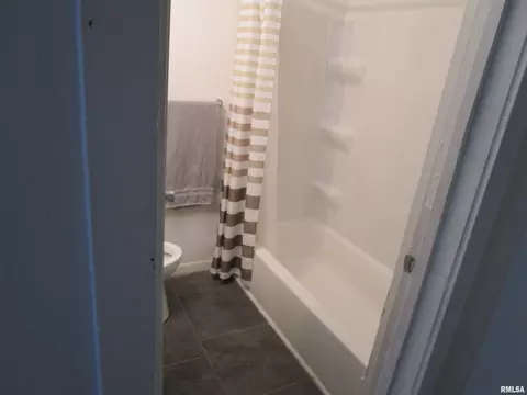 Bath - 1617 N Peoria Rd, Springfield, IL 62702 photo 1 of 9