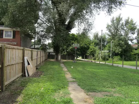 Exterior - 1617 N Peoria Rd, Springfield, IL 62702 photo 5 of 7