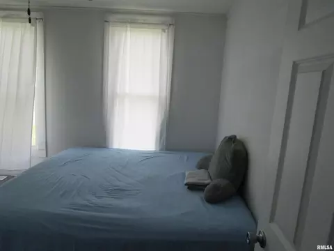 Bedroom - 1617 N Peoria Rd, Springfield, IL 62702 photo 1 of 19