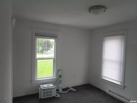 Bedroom - 1617 N Peoria Rd, Springfield, IL 62702 photo 7 of 19