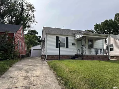 Exterior - 2333 S 8th St, Springfield, IL 62703 photo 1 of 4