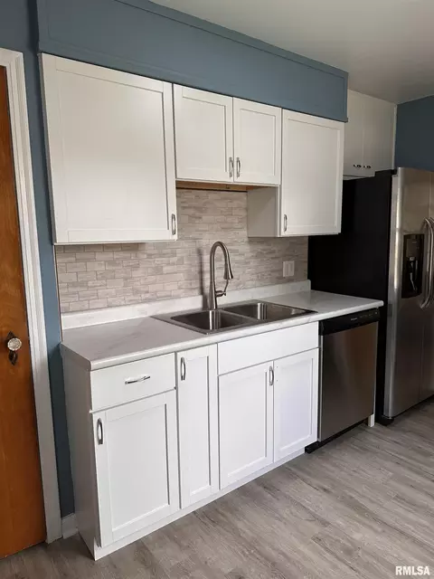 Kitchen - 2333 S 8th St, Springfield, IL 62703 photo 1 of 3