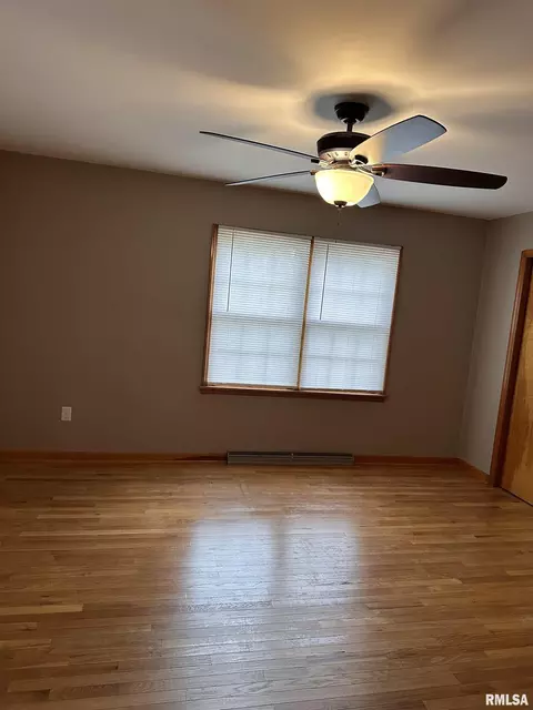 Bedroom - 2333 S 8th St, Springfield, IL 62703 photo 2 of 8