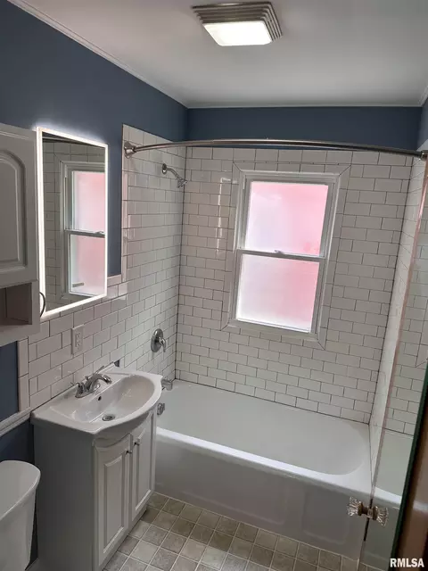 Bath - 2333 S 8th St, Springfield, IL 62703 photo 1 of 3