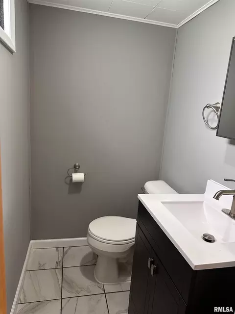 Bath - 2333 S 8th St, Springfield, IL 62703 photo 3 of 3