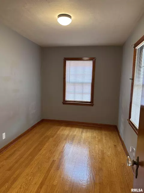 Bedroom - 2333 S 8th St, Springfield, IL 62703 photo 4 of 8