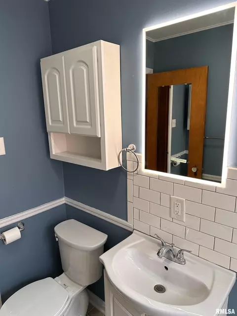 Bath - 2333 S 8th St, Springfield, IL 62703 photo 2 of 3