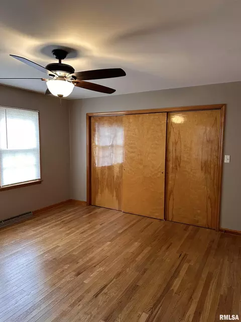 Bedroom - 2333 S 8th St, Springfield, IL 62703 photo 3 of 8