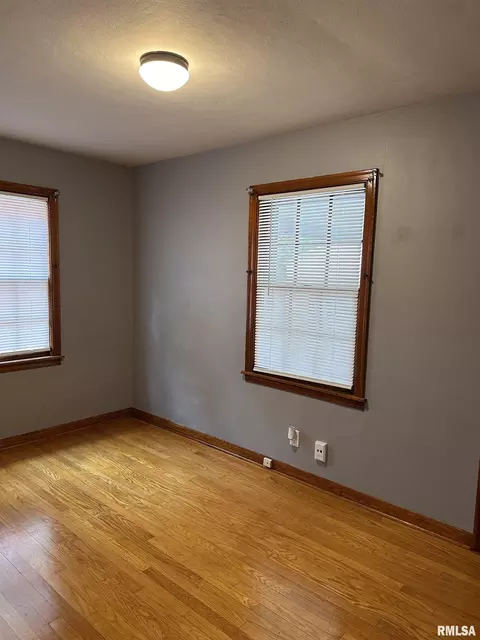 Bedroom - 2333 S 8th St, Springfield, IL 62703 photo 5 of 8