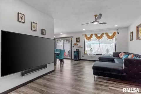 Living - 1803 Wren Dr, Springfield, IL 62703 photo 1 of 1