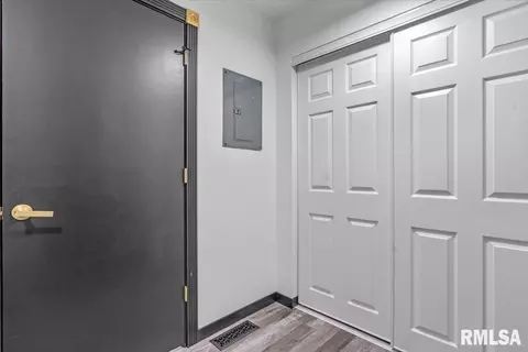 Entry Way - 1803 Wren Dr, Springfield, IL 62703 photo 2 of 2