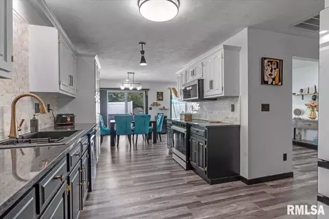 Kitchen - 1803 Wren Dr, Springfield, IL 62703 photo 2 of 4